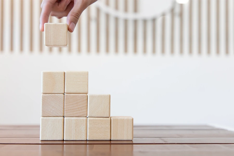 Jouets en bois artisanaux fabriqués avec des matériaux écologiques