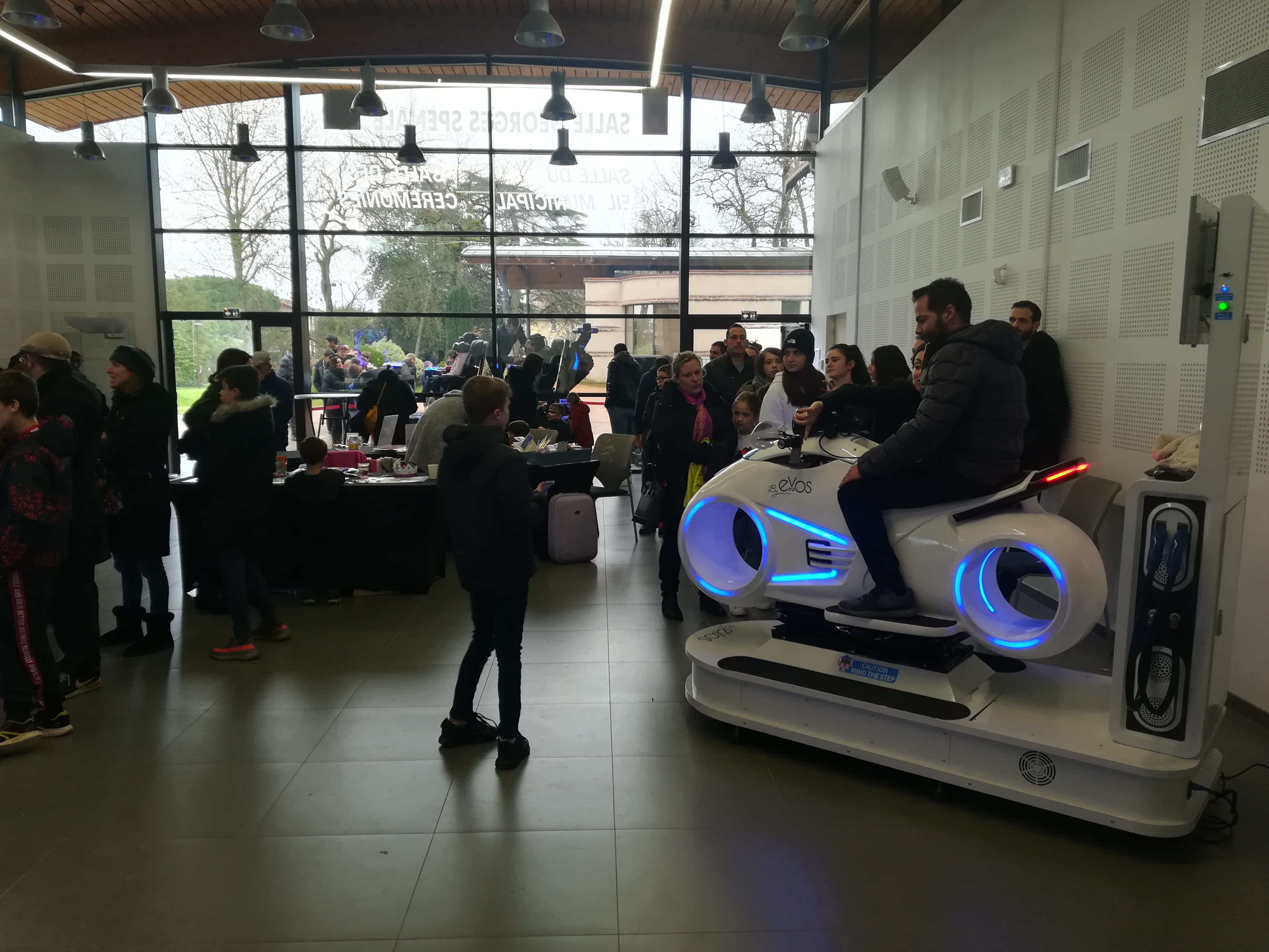 Animation réalité virtuelle avec simulateurs VR lors d'un événement à Bordeaux