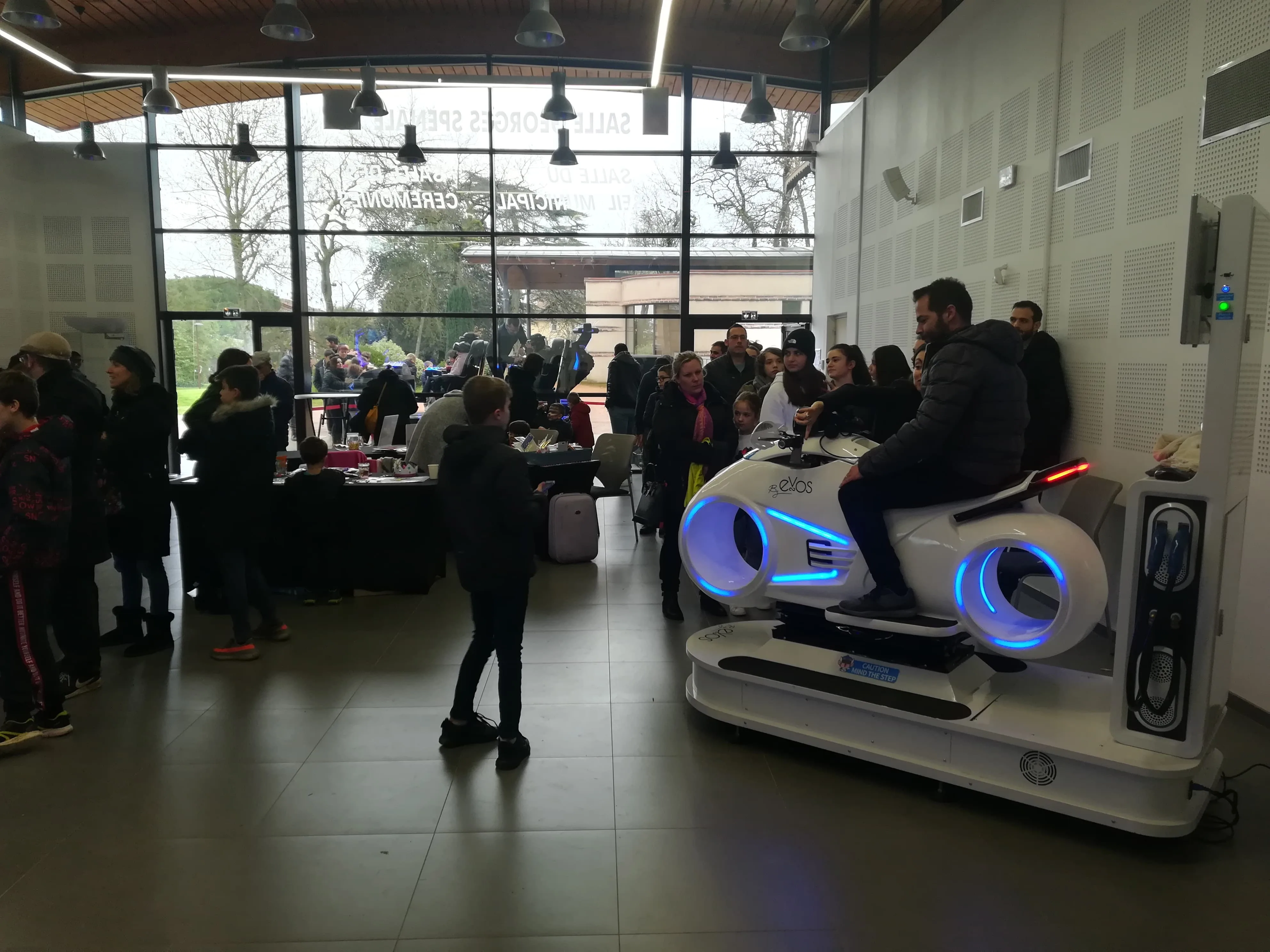 Animation réalité virtuelle avec simulateurs VR lors d'un événement à Bordeaux