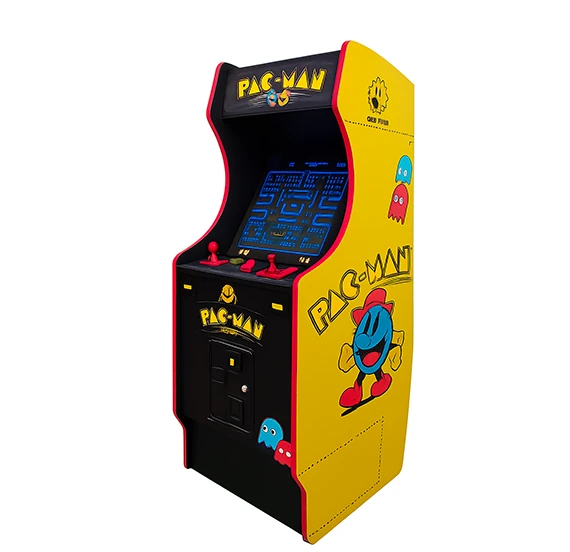 Espace rétrogaming avec plusieurs bornes arcade lors d'une soirée