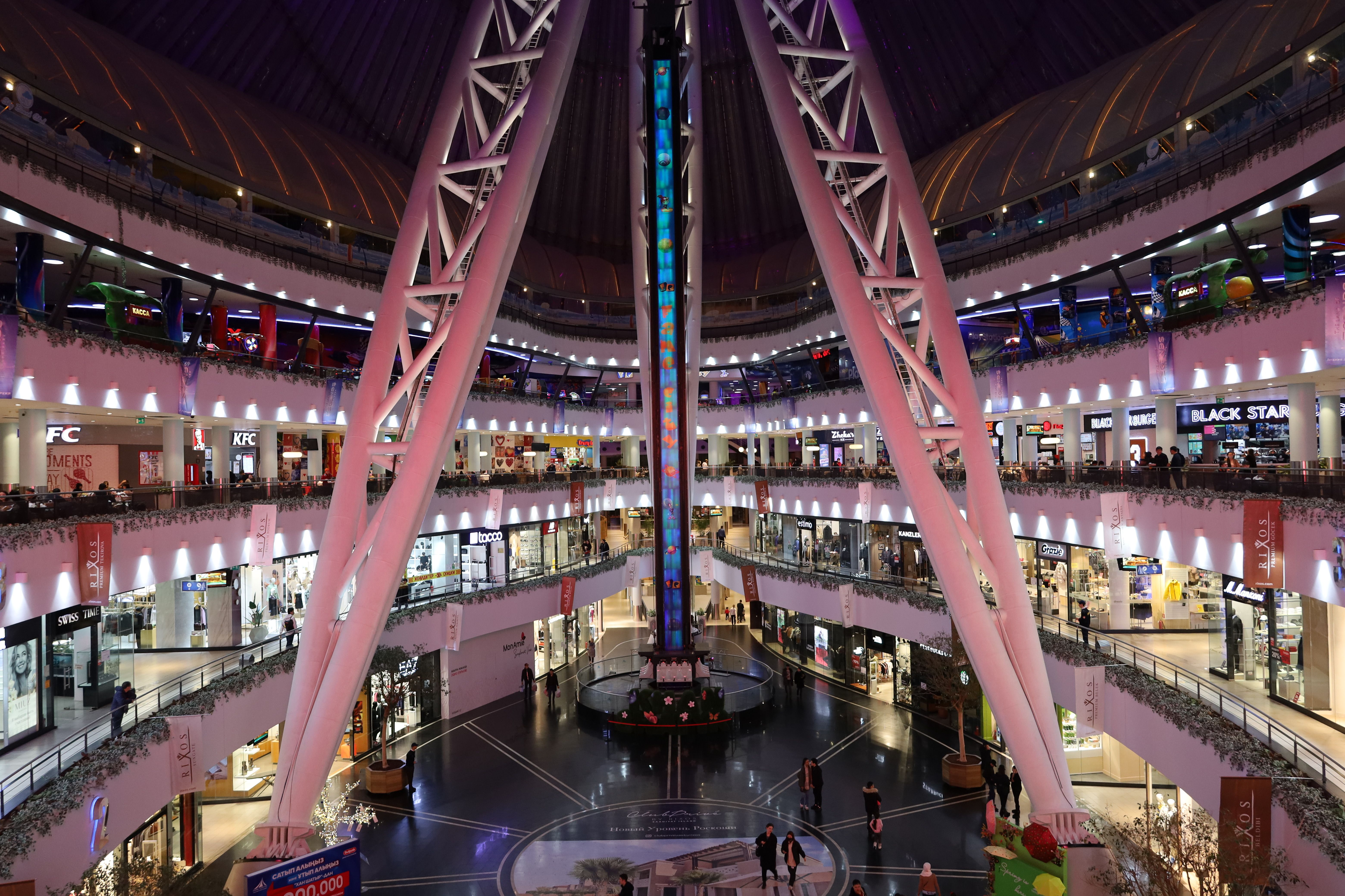 Intérieur d'un centre commercial propice à une animation commerciale