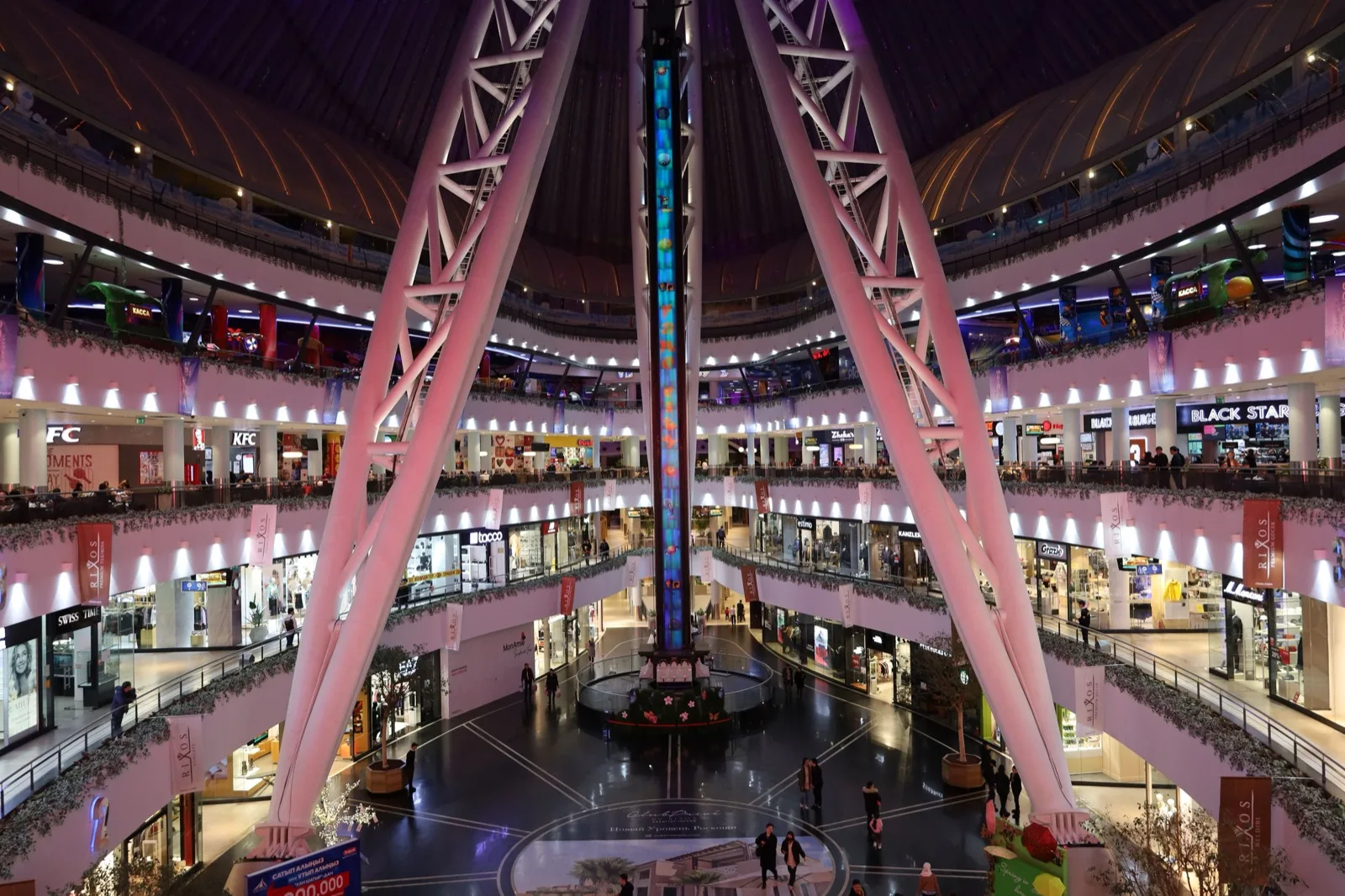 Intérieur d'un centre commercial propice à une animation commerciale